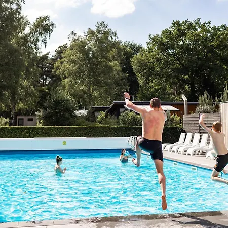 Villa Met Hottub | 4 Personen Wekerom
