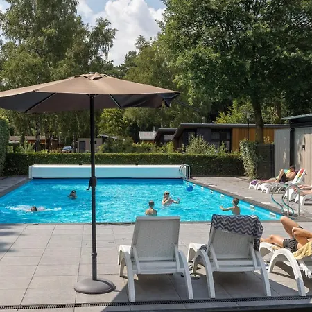 Met Hottub | 4 Personen Villa Wekerom