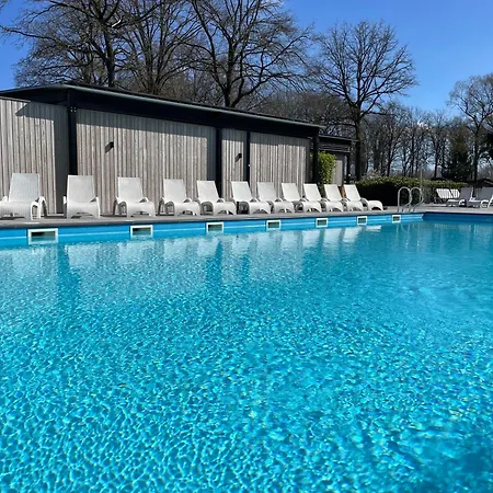 Met Hottub | 4 Personen Wekerom