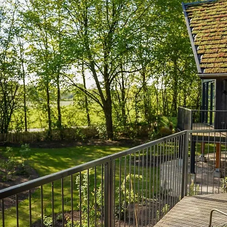 Villa Met Hottub | 4 Personen Wekerom
