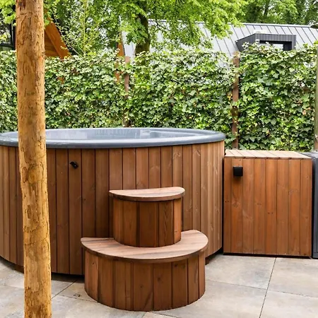 Villa Met Hottub | 4 Personen Wekerom
