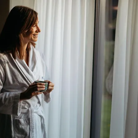 Met Hottub | 4 Personen - Valley فيلة Wekerom