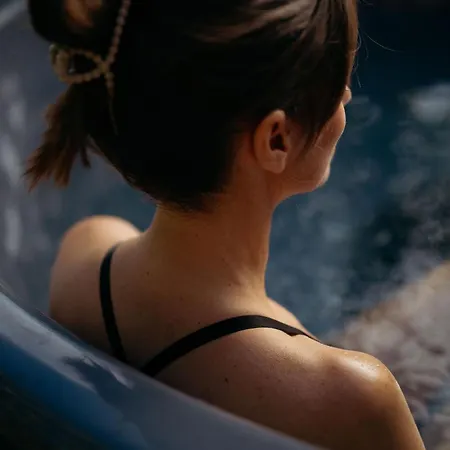 Met Hottub | 4 Personen - Valley Wekerom